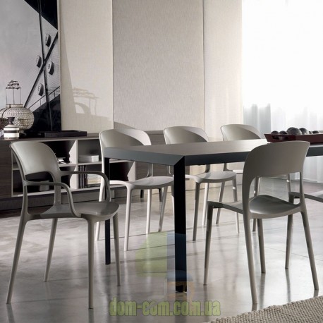 Яркий стул из пластика Bontempi Casa Gipsy