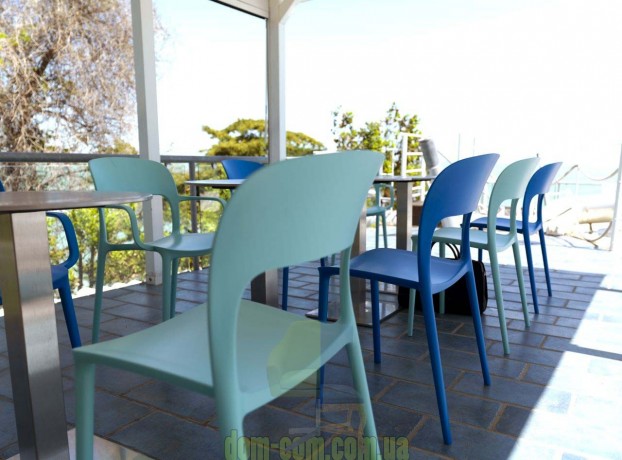 Яркий стул из пластика Bontempi Casa Gipsy