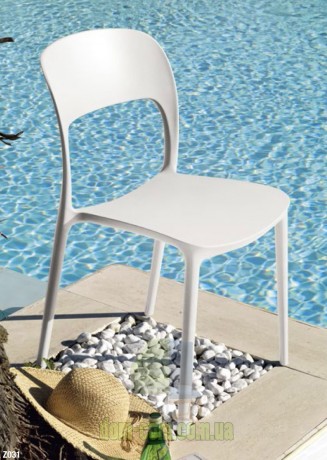 Яркий стул из пластика Bontempi Casa Gipsy