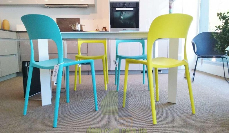 Яркий стул из пластика Bontempi Casa Gipsy