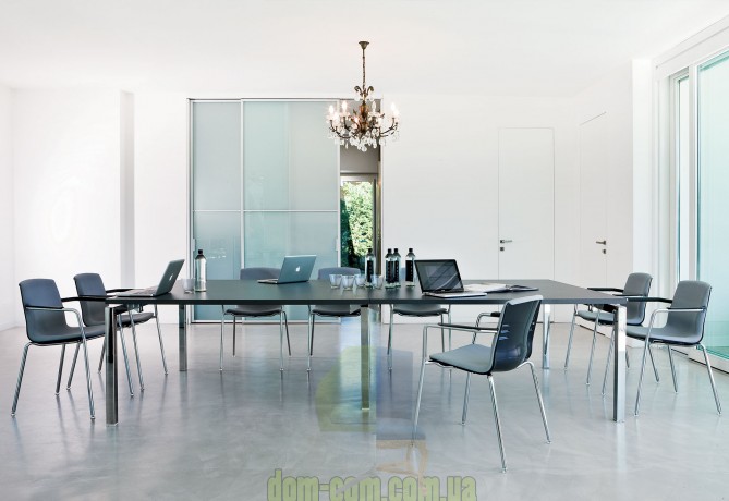 Стул с подлокотниками на металлическом каркасе Mara Mia 3250