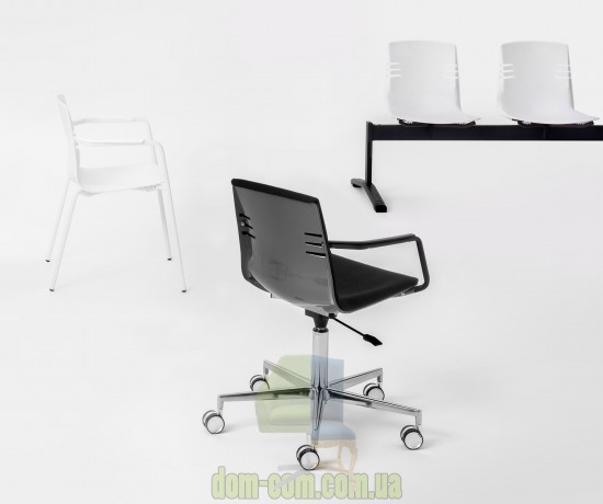 Стул с подлокотниками на металлическом каркасе Mara Mia 3250