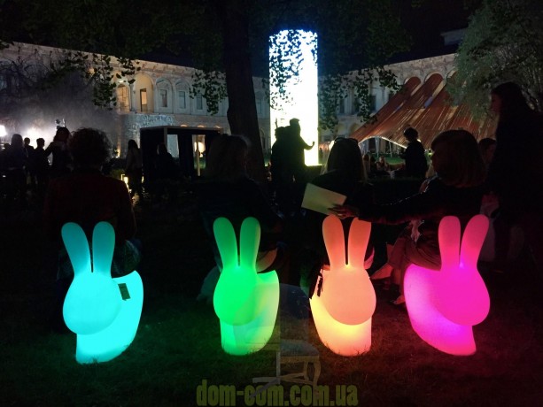 Дизайнерская LED лампа - стул Rabbit Lamp with Rechargeble  LED Qeeboo