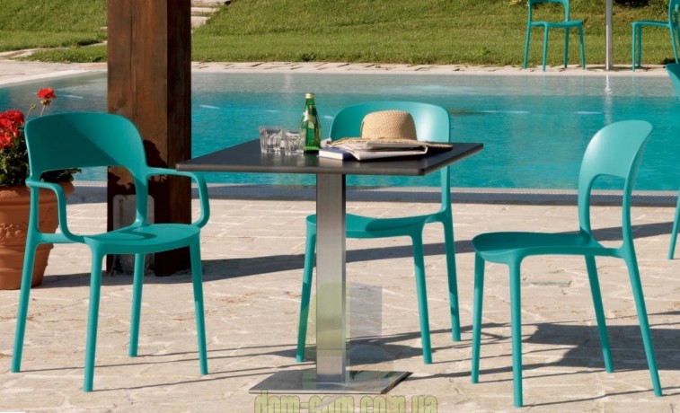 Яркий стул с подлокотниками из полипропилена Bontempi Casa Gipsy