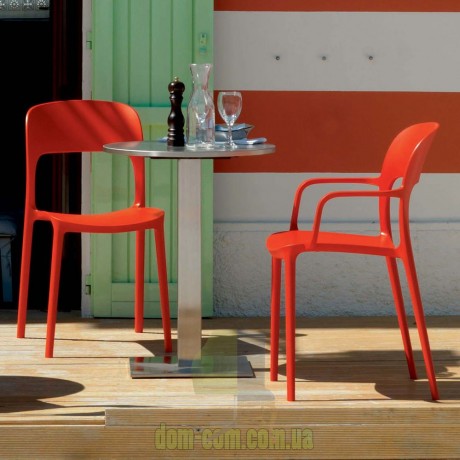 Яркий стул с подлокотниками из полипропилена Bontempi Casa Gipsy