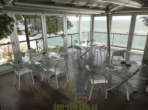 Яркий стул с подлокотниками из полипропилена Bontempi Casa Gipsy