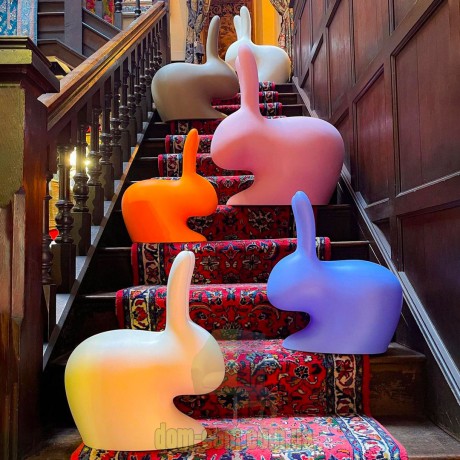 Дизайнерский интерьерный стул Rabbit Chair Qeeboo розовый