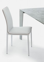 Дизайнерский стул с констрастной отделкой Bontempi Nata