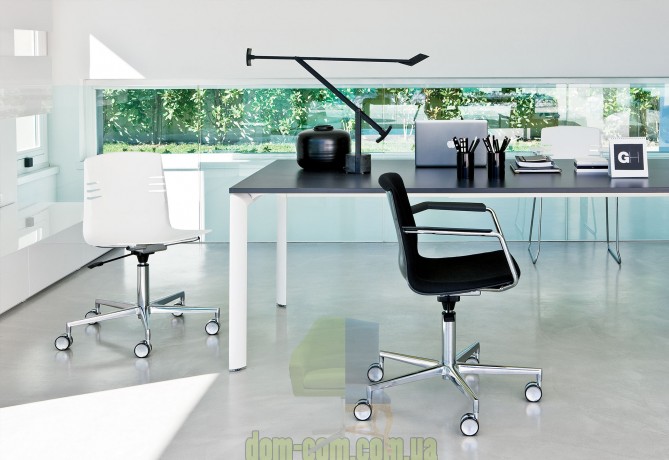 Поворотный стул на роликах Mara Mia 3300