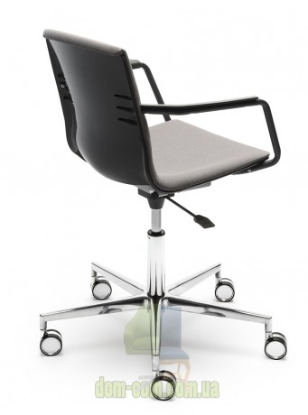 Поворотный стул на роликах Mara Mia 3300