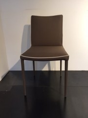 Дизайнерский стул с ножками в ткани или коже Bontempi Nata