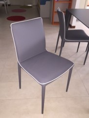 Дизайнерский стул с ножками в ткани или коже Bontempi Nata