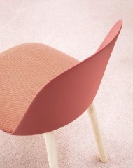 Дизайнерский стул обтекаемой формы на деревянных ногах Miniforms Mariolina