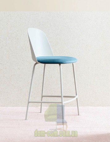 Дизайнерский полубарный стул обтекаемой формы Miniforms Mariolina