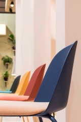 Дизайнерский стул обтекаемой формы на полозьях Miniforms Mariolina