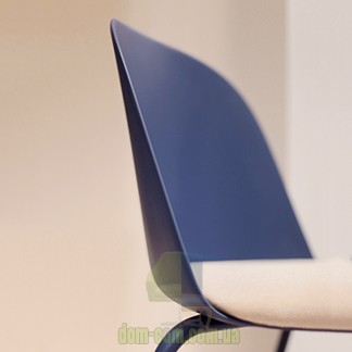 Дизайнерский стул обтекаемой формы на полозьях Miniforms Mariolina