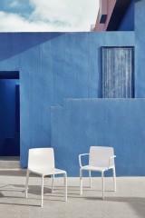 Штабелируемый стул с подлокотниками Vondom Kes от Gabriele&amp;Oscar Buratti