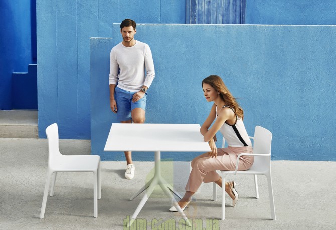 Штабелируемый стул с подлокотниками Vondom Kes от Gabriele&Oscar Buratti