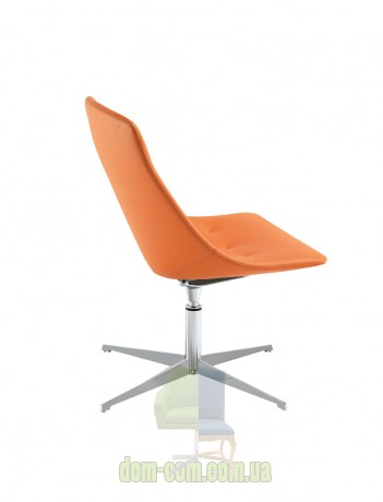 Комфортное поворотное кресло Sesta Free