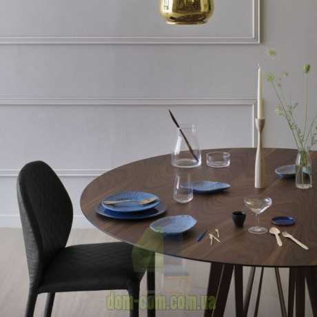 Обеденный стол на оригинальной деревянной базе Miniforms Acco