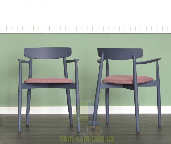 Лаконичный деревянный стул с подлокотниками Miniforms Claretta