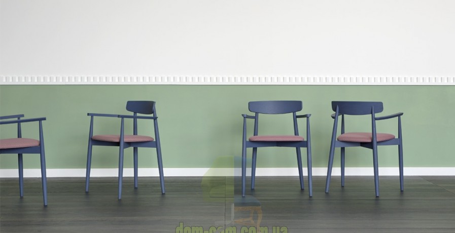 Лаконичный деревянный стул с подлокотниками Miniforms Claretta