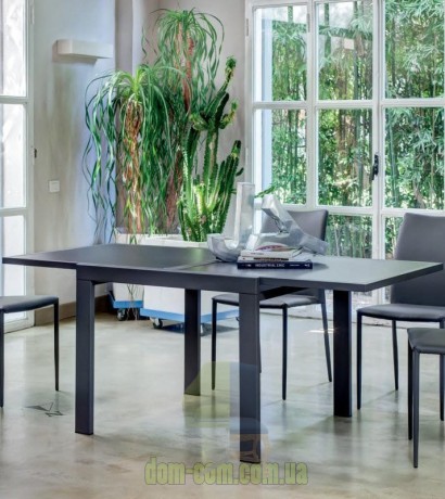 Недорогой итальянский стол Ingenia Sky