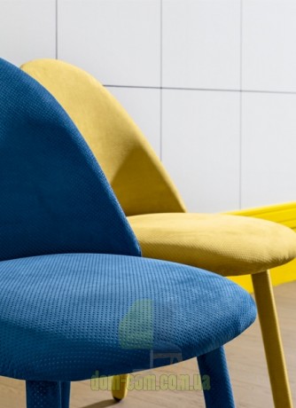 Удобный дизайнерский стул полностью обтянут тканью Miniforms Iola