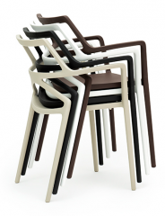 Штабелируемый стул с подлокотниками Vondom Delta от Jorge Pensi