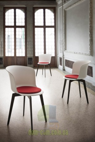 Небольшое поворотное кресло из технополимера Gaber  Epica