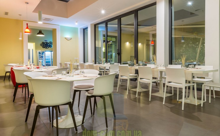 Небольшое поворотное кресло из технополимера Gaber  Epica