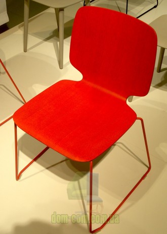 Стул из гнутой фанеры на полозьях Pedrali Babila 2720