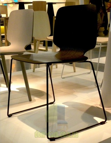 Стул из гнутой фанеры на полозьях Pedrali Babila 2720