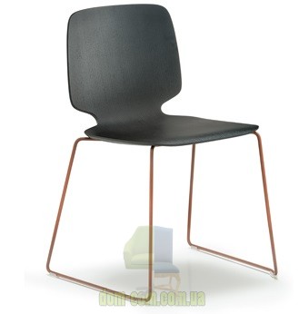 Стул из гнутой фанеры на полозьях Pedrali Babila 2720