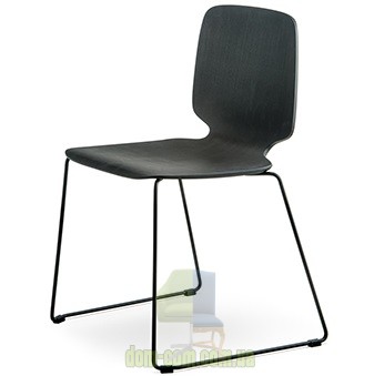 Стул из гнутой фанеры на полозьях Pedrali Babila 2720