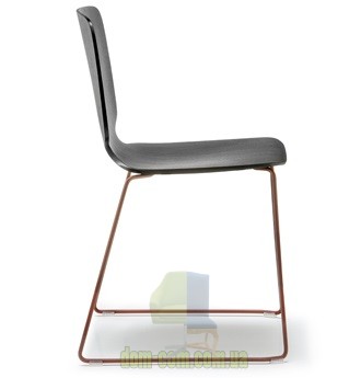 Стул из гнутой фанеры на полозьях Pedrali Babila 2720