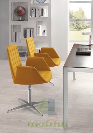 Маленькое изящное кресло Sesta Moda