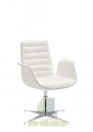 Маленькое изящное кресло Sesta Moda