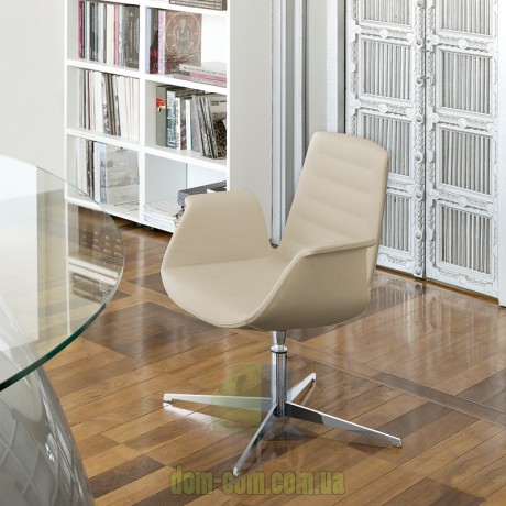 Маленькое изящное кресло Sesta Moda