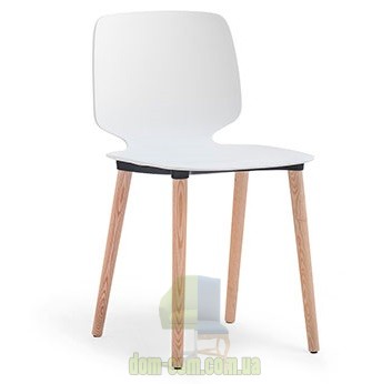Стул из технополимера на деревянных ножках Pedrali Babila 2750