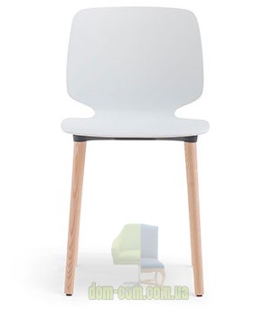 Стул из технополимера на деревянных ножках Pedrali Babila 2750