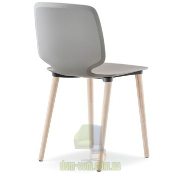Стул из технополимера на деревянных ножках Pedrali Babila 2750