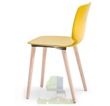 Стул из технополимера на деревянных ножках Pedrali Babila 2750