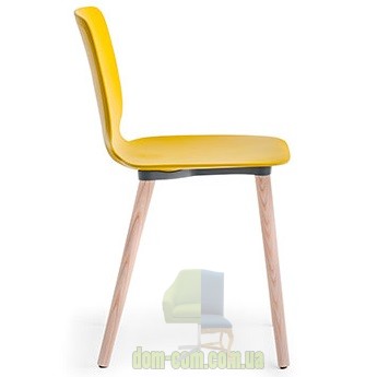Стул из технополимера на деревянных ножках Pedrali Babila 2750