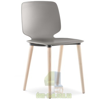 Стул из технополимера на деревянных ножках Pedrali Babila 2750