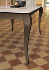 Стол с красивыми изогнутыми ногами Friulsedie Victor 