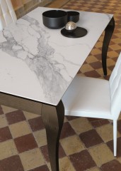 Стол с красивыми изогнутыми ногами Friulsedie Victor 