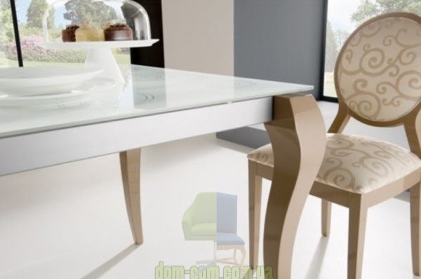 Стол с красивыми изогнутыми ногами Friulsedie Victor 