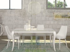 Красивый декорированный стол с плавными формами Friulsedie