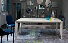 Обеденный стол  в необычной отделке Bontempi Casa Senso